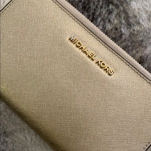 Michael Kors✨Jet Set Saffiano Leather Gold Wallet✨